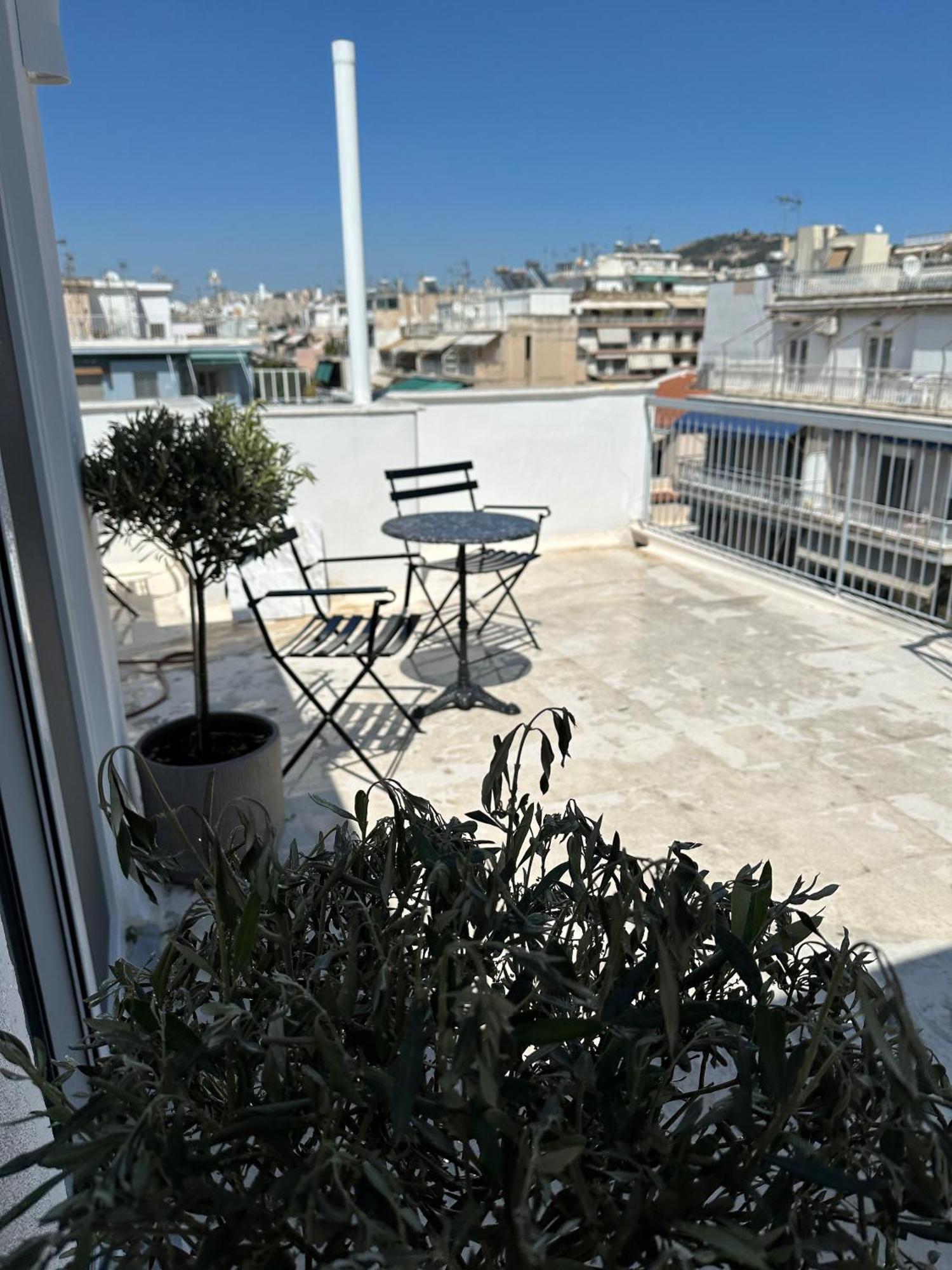 Graffiti Roof Apartment Athena Bagian luar foto