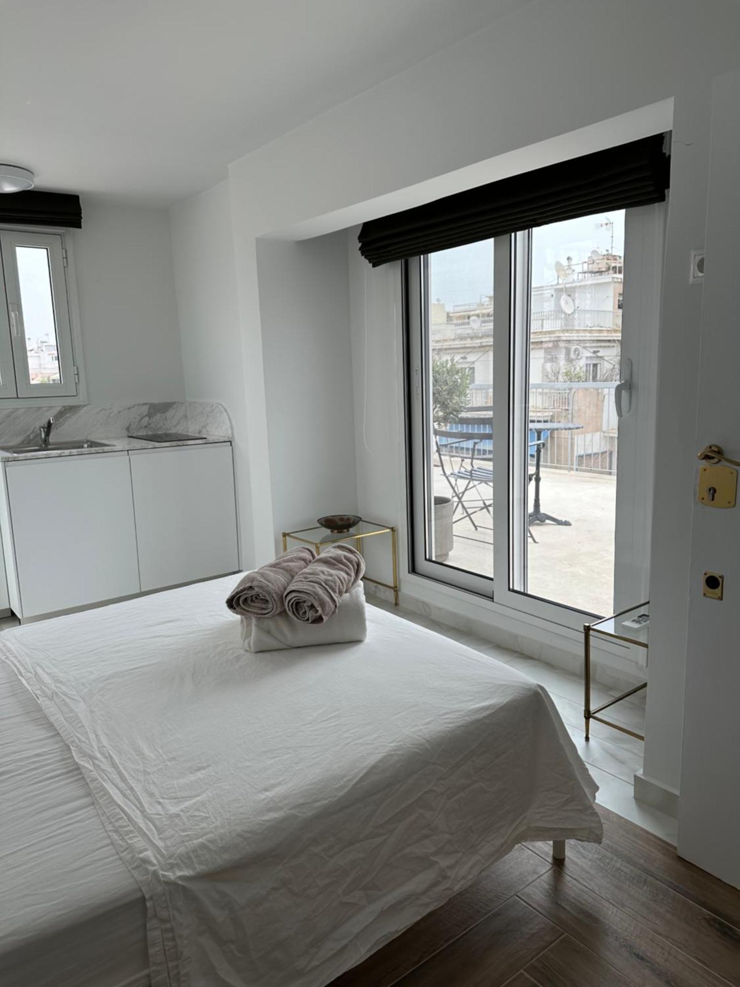 Graffiti Roof Apartment Athena Bagian luar foto