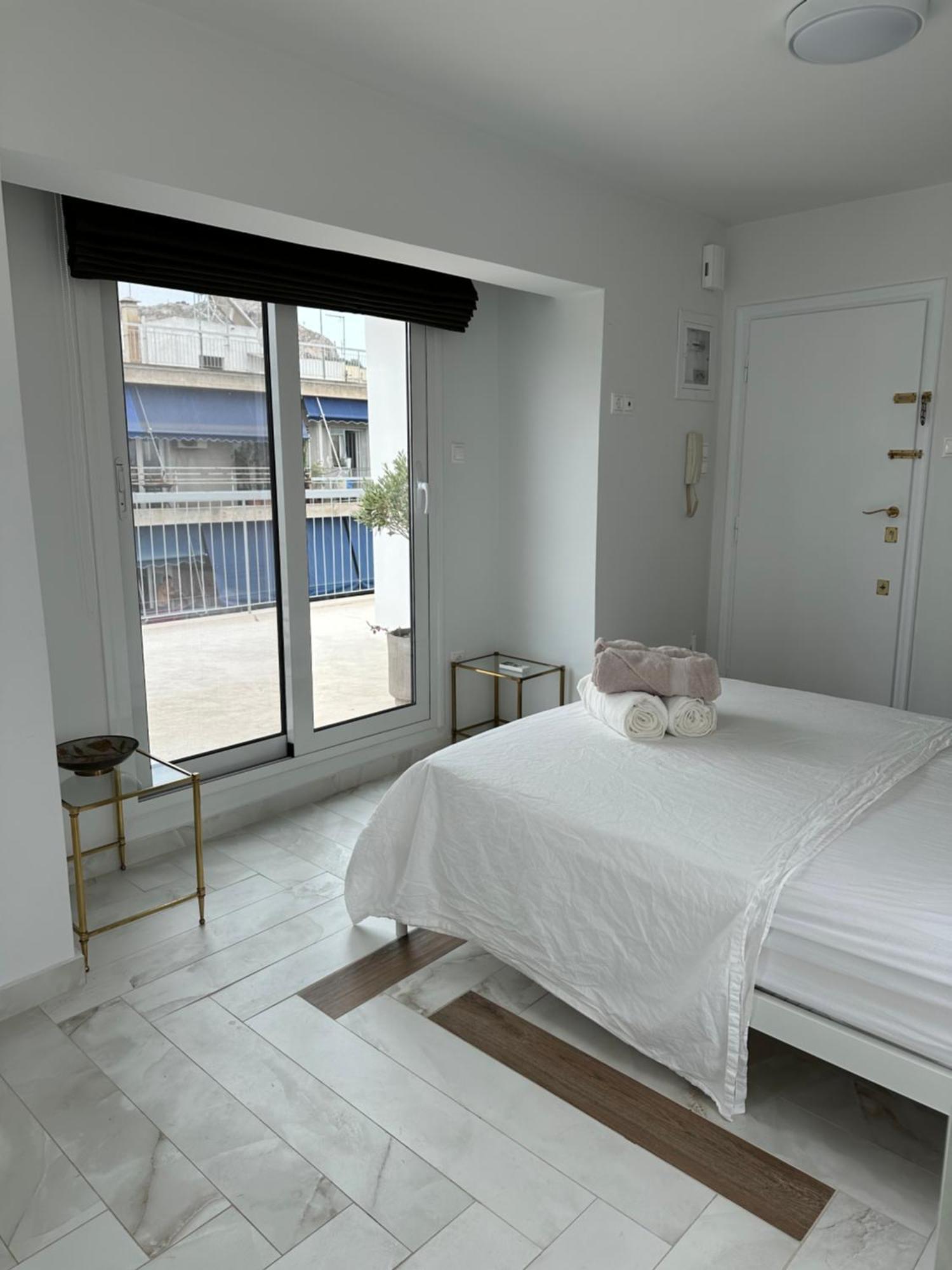 Graffiti Roof Apartment Athena Bagian luar foto